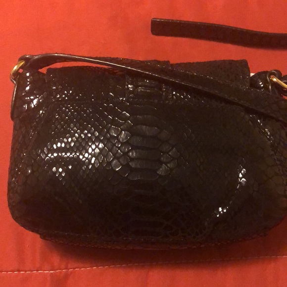 Michael Kors crossbody/ 2 slip pockets inside. Slip pocket outside back. - Picture 2 of 5